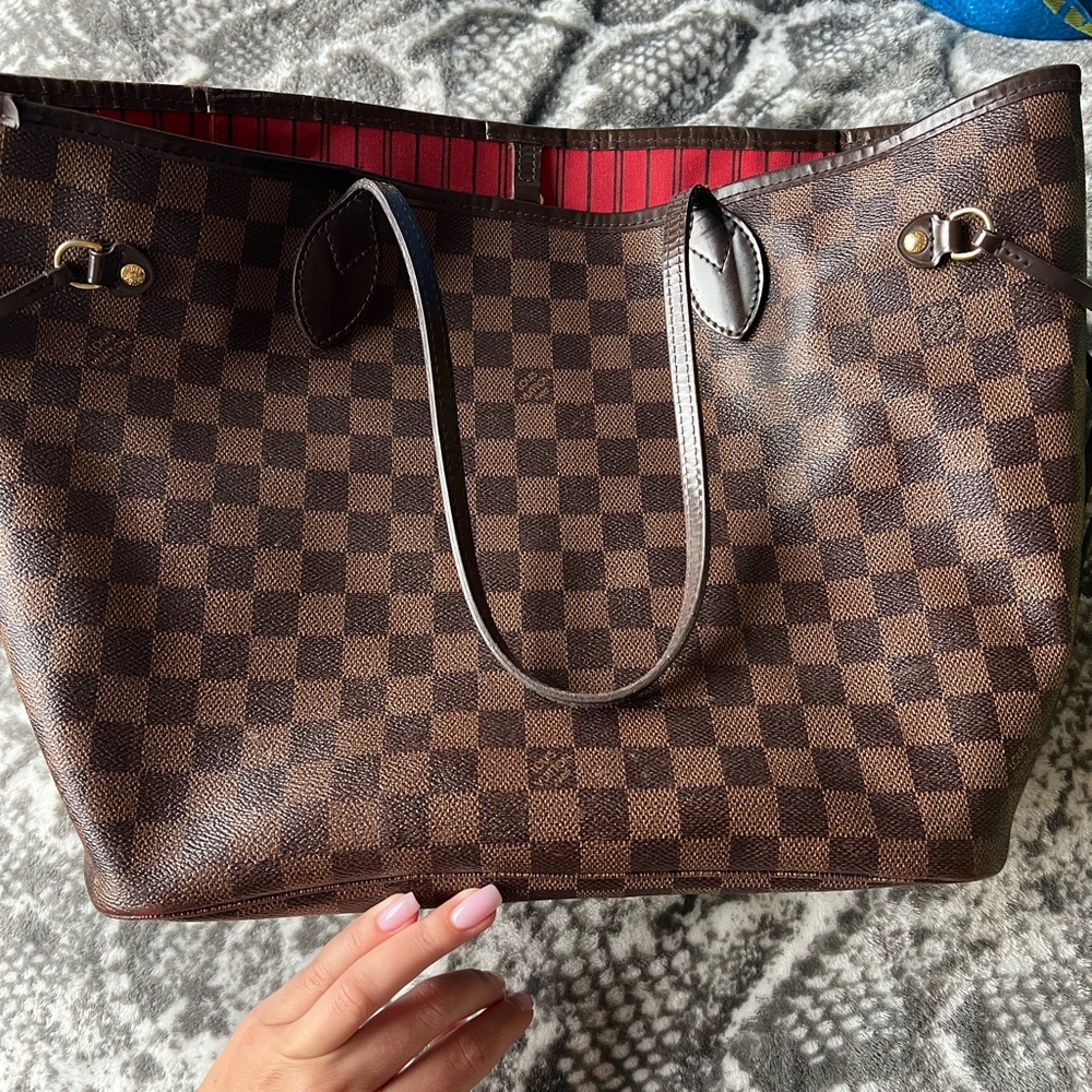 Louis Vuitton Neverfull Medium Bag